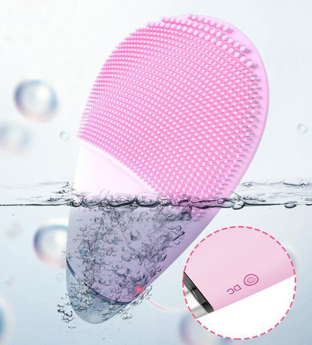 Portable facial cleansing brush for daily skincare routine

