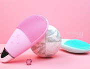 Facial cleansing brush with soft silicone bristles

