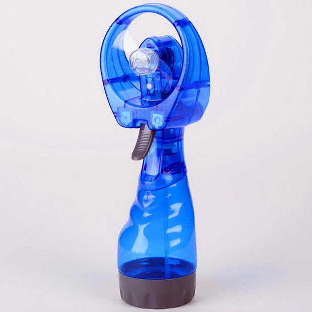 Hand-operated face sprayer for refreshing hydration

